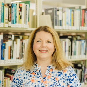 headshot of jennifer erridge youth sevices librarian